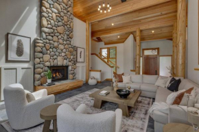 Red Dog Lodge at Palisades - Pet Friendly 5 BR w Hot Tub, Free Shuttle